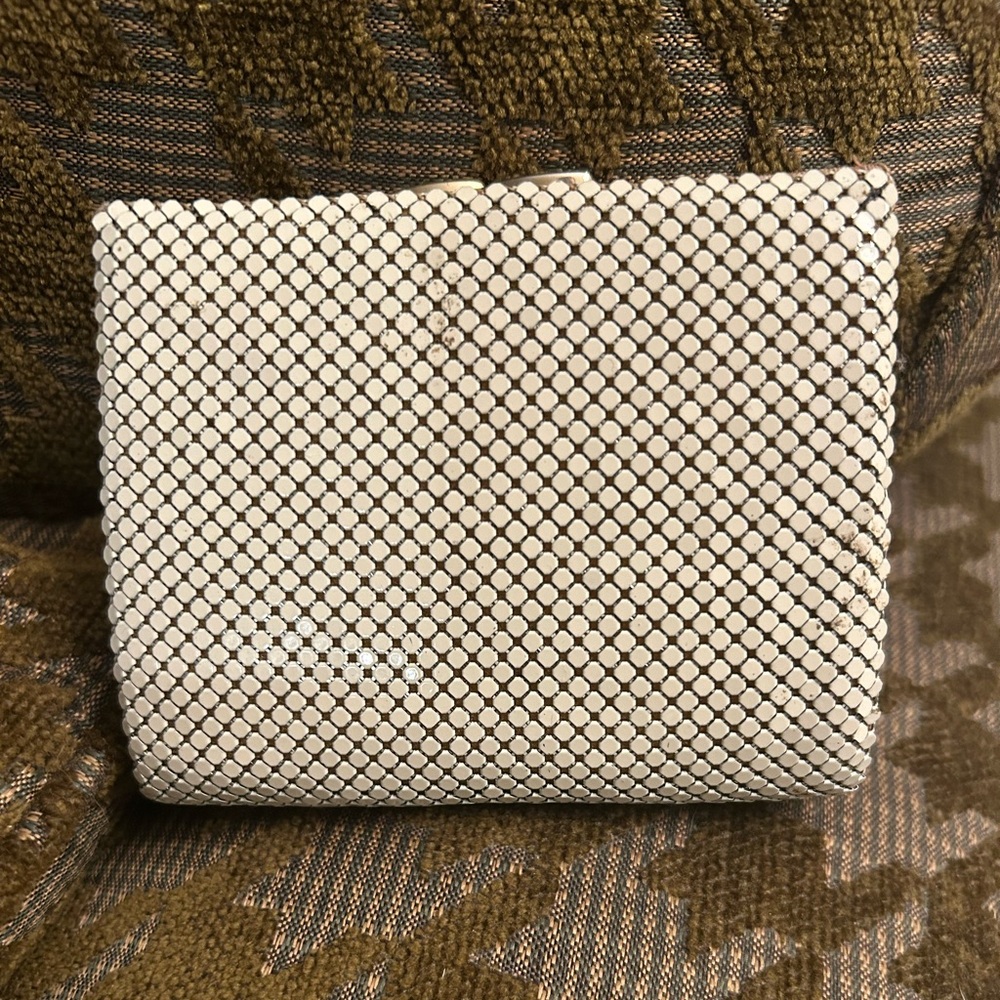 Whiting & Davis white metal mesh small wallet kiss lock vintage